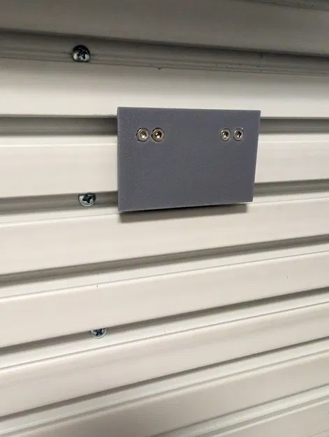 Móc/Kẹp tương thích Rubbermaid Fasttrack - Image 1