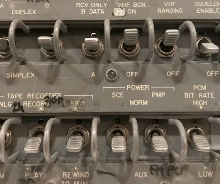 Công tắc Apollo 12 SCE sang AUX - Image 3