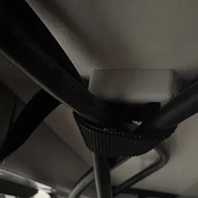 Đế Gắn Dây Rút Velcro ½ Inch Dưới Bàn