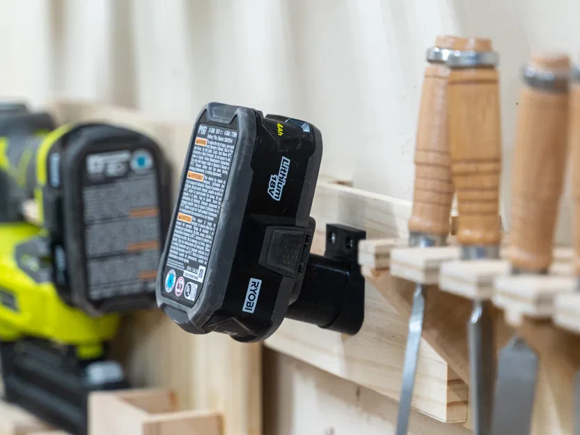 Giá Đỡ Pin RYOBI 18V ONE+ - Image 1