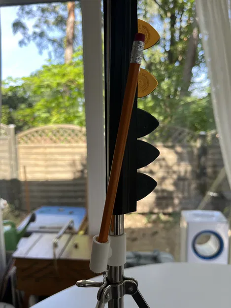 Chỗ Cắm Bút Cho Giá Để Nhạc - Image 1