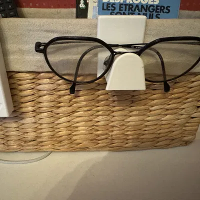 Giá đỡ kính, có móc và đế gắn tường