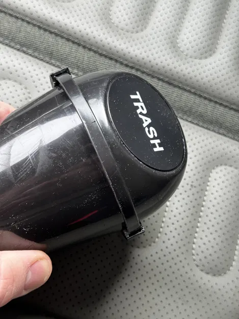 Kẹp Chống Bật Nắp Thùng Rác Xe Hơi - Image 1