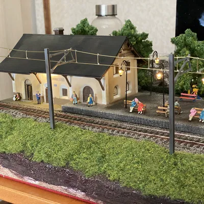 Cột điện và dây điện trên cao khổ HO