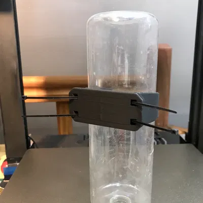 Giá Đỡ Chai Nước Uống Cho Thú Cưng