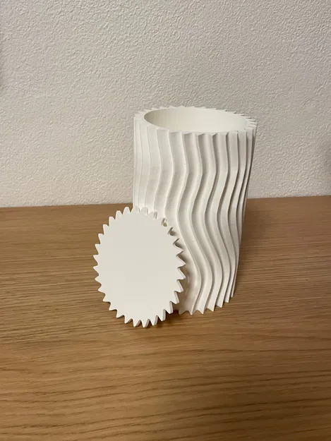 Chậu hoa hoặc lọ có họa tiết nổi - Image 2