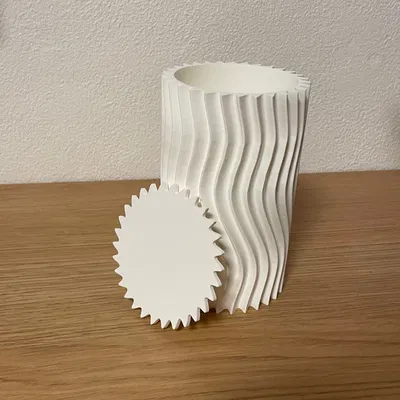 Chậu hoa hoặc lọ có họa tiết nổi