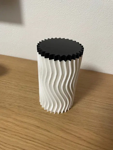 Chậu hoa hoặc lọ có họa tiết nổi - Image 3