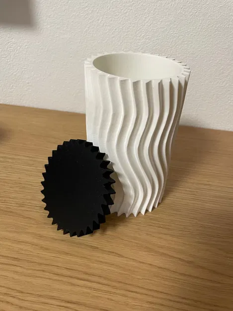 Chậu hoa hoặc lọ có họa tiết nổi - Image 4