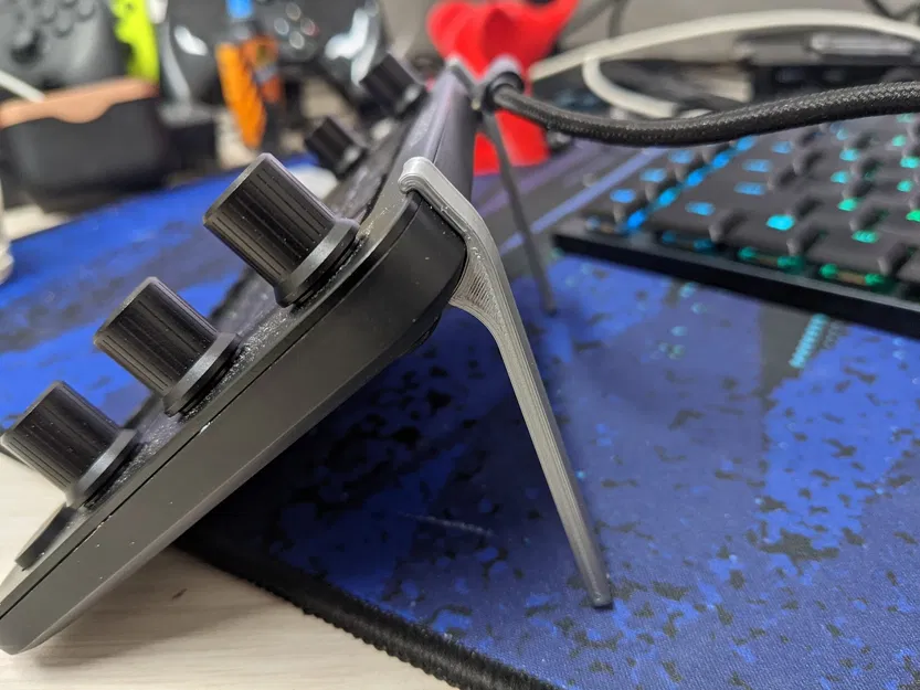 Chân Đế/Chân Gác Loupedeck Live - Image 3