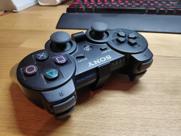 Giá Treo Tường Tay Cầm PS3 - Image 1