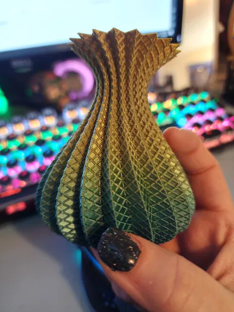 Bình Hoa Xoay (Whirly Vase) - Image 1