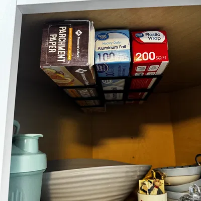 Kệ Giữ Giấy Bạc/Màng Bọc Thực Phẩm/Giấy Nến Dưới Tủ Bếp