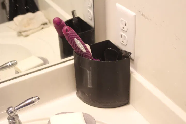 Hộp Đựng Bàn Chải & Lược - Image 1