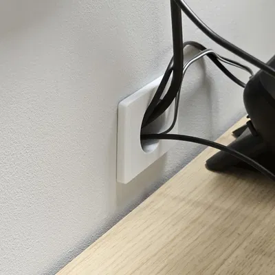 Lỗ Luồn Dây Điện Âm Tường