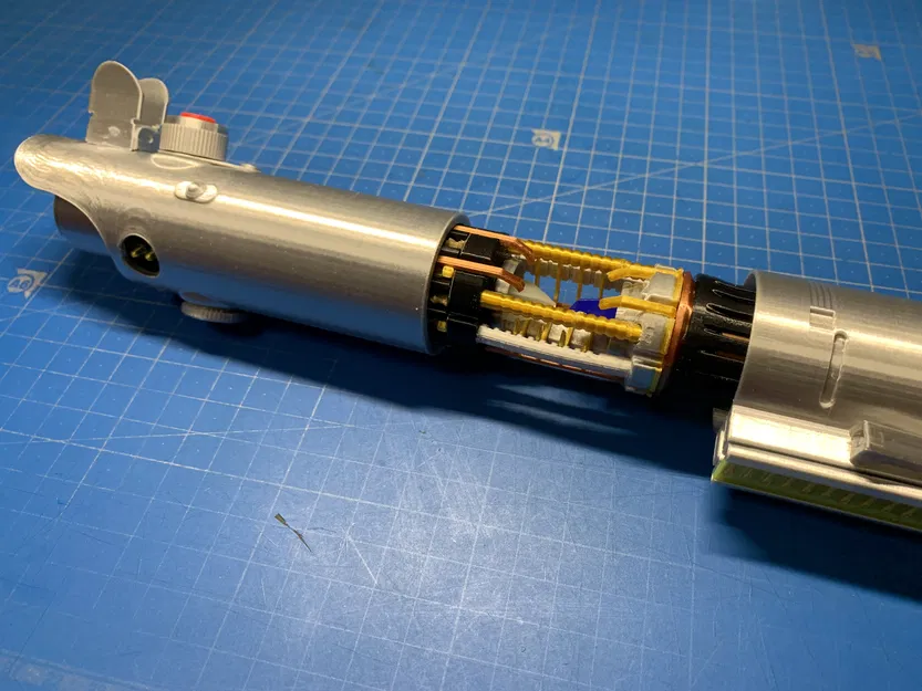 Tiết lộ viên pha lê kiếm ánh sáng Anakin Skywalker - Star Wars (một số phần đã được cải tiến) - Image 1