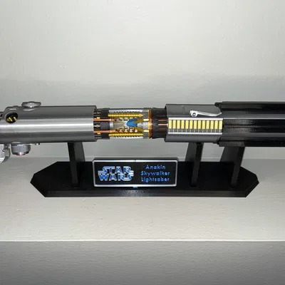 Mô hình thanh kiếm ánh sáng Anakin Skywalker hé lộ khoang crystal - Star Wars