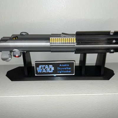 Mô hình thanh kiếm ánh sáng Anakin Skywalker hé lộ khoang crystal - Star Wars