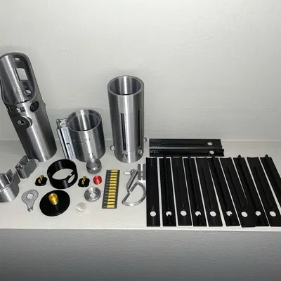 Mô hình thanh kiếm ánh sáng Anakin Skywalker hé lộ khoang crystal - Star Wars