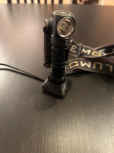 Lumonite Compass R gridfinity charger dock - Image 1