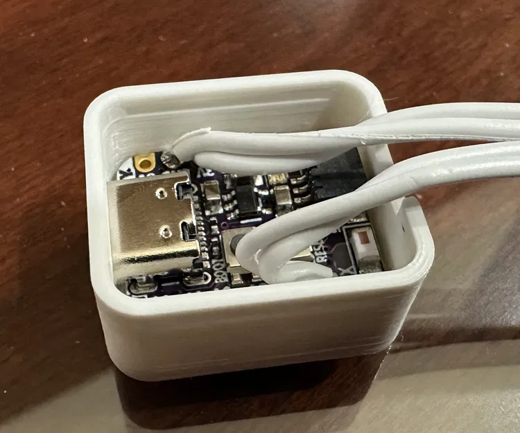 Vỏ Case Adafruit QT PY ESP32-C3 có nút Reset và nút phụ - Image 2