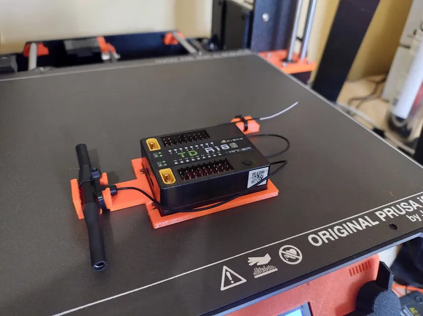 Pát Gắn Receiver FrSky TD R18 - Image 1