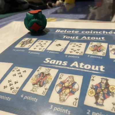 Con dấu bài át chủ bài belote