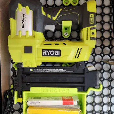 Giá Đỡ Máy Bắn Đinh Ryobi 18 Gauge cho Multiboard