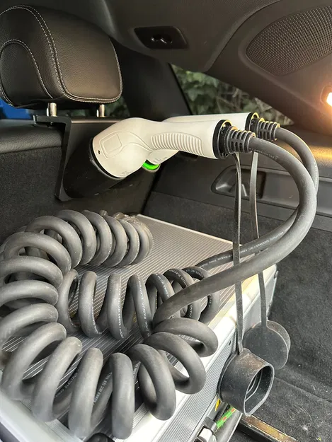 Giá đỡ cáp sạc Type 2 Gắn Gối Đầu Cho Mercedes - Image 1