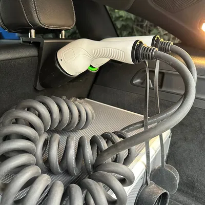 Giá đỡ cáp sạc Type 2 Gắn Gối Đầu Cho Mercedes