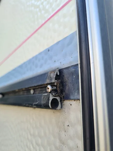 Nắp Bịt Đầu Thanh Ray Xe Caravan - Image 6