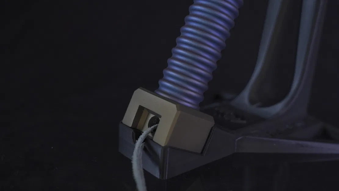 The Widow Maker - Búa Tạo Nỗi Ám Ảnh - Image 3