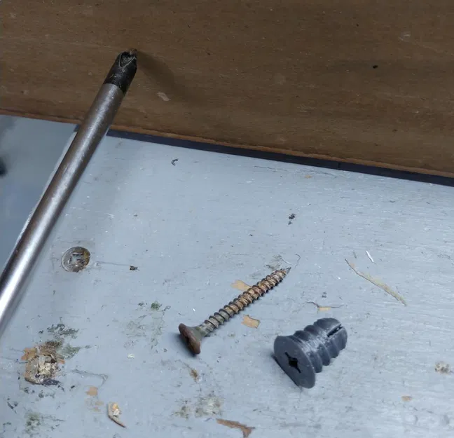 Nở Nhựa Treo Tường "The Stubbie" - Image 1