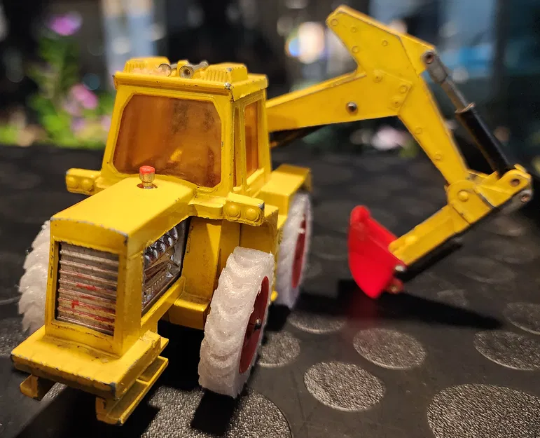 Mô Hình Lốp Xe Ủi Đồ Chơi - Image 1