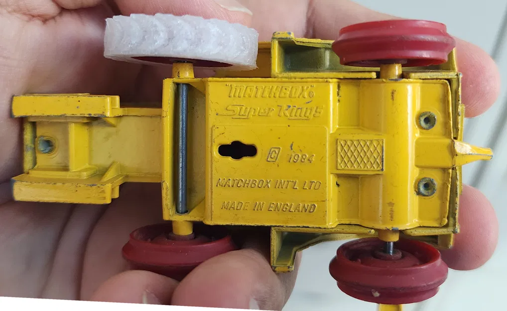 Mô Hình Lốp Xe Ủi Đồ Chơi - Image 3