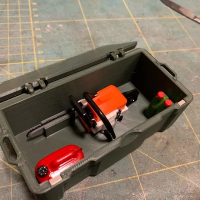 Hộp đựng cưa máy tỉ lệ 1/10