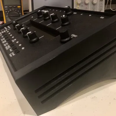 Vỏ cho bộ tổng hợp Mutable Instruments Ambika