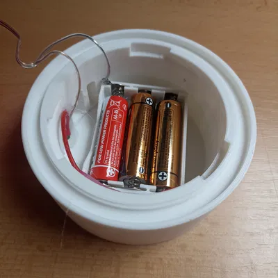 Đèn LED dùng 3 pin AA