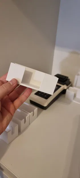 Giá Treo Tường Đèn Pin Đội Đầu LED Lenser - Image 2