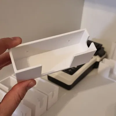 Giá Treo Tường Đèn Pin Đội Đầu LED Lenser