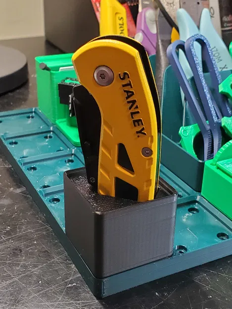 Hộp Dao Stanley STHT10424 Chuẩn Gridfinity - Image 1