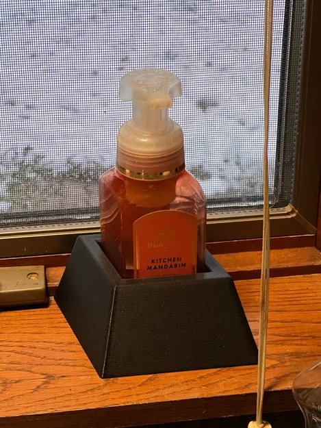 Đế Giữ Chai Xà Bông Bath and Body Works - Image 1