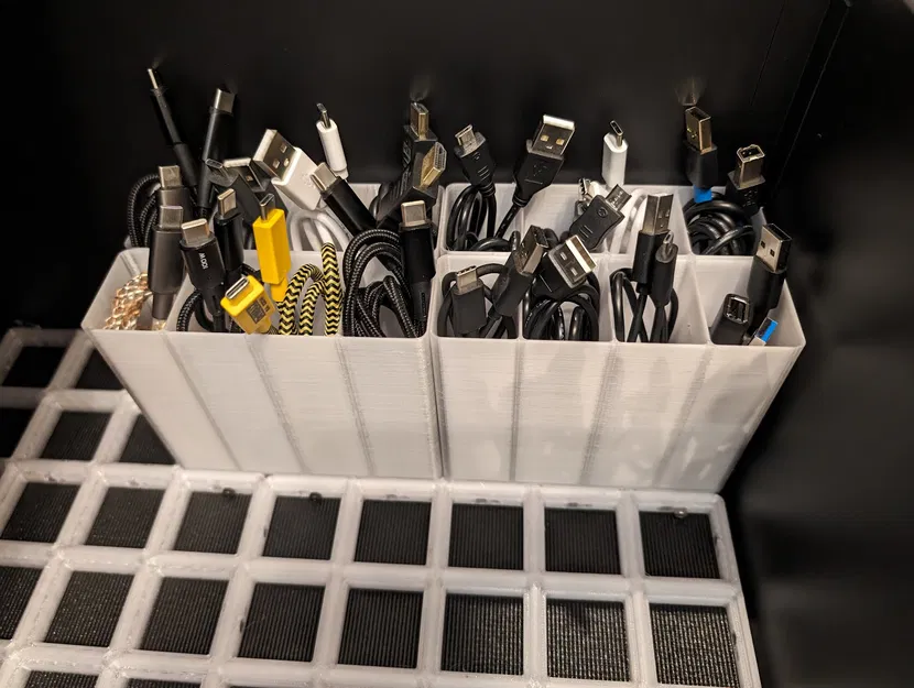 Giá đỡ cáp USB Gridfinity (3x1) - Image 1