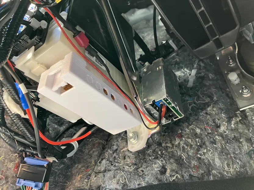 Nắp Hộp Cầu Chì Phân Phối Nguồn Toyota Corolla Cross Hybrid Mở Rộng - Image 2