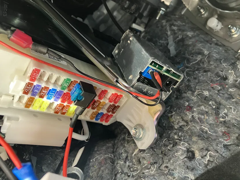 Nắp Hộp Cầu Chì Phân Phối Nguồn Toyota Corolla Cross Hybrid Mở Rộng - Image 3