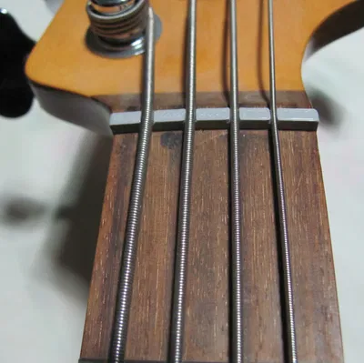 Nut đàn Bass Guitar kiểu Jazz