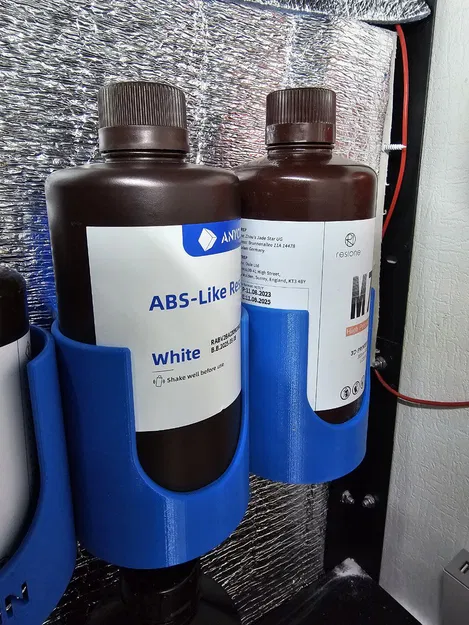 Kệ Đựng Chai Nhựa Resin - Image 1