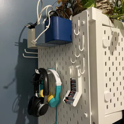 Móc treo bảng SKÅDIS lên kệ KALLAX