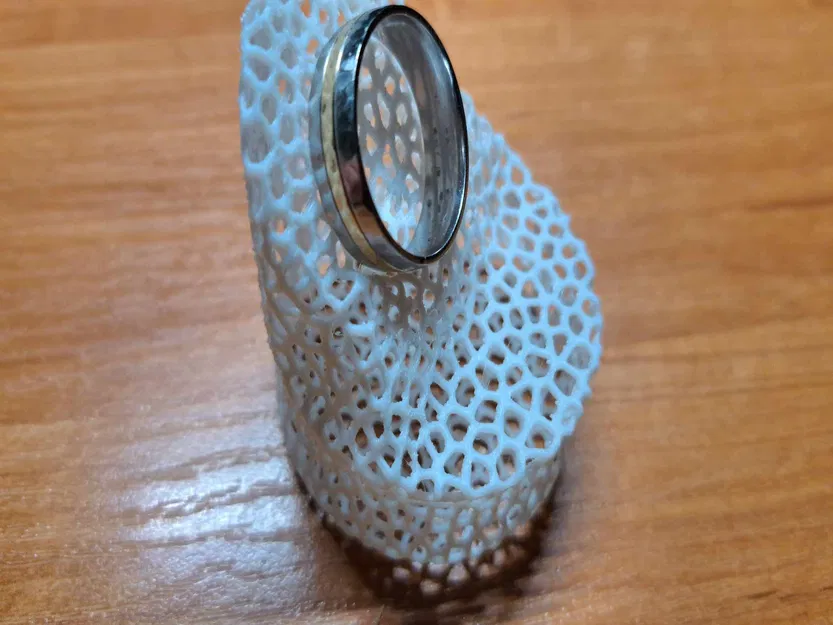 Ngai Vàng Cho Nhẫn - Ring Throne - Image 1