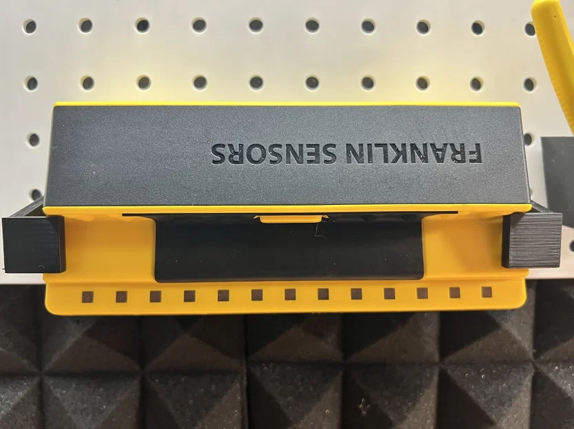 Giá Đỡ Pegboard Máy Dò Đinh Franklin Sensors 710 - Image 1